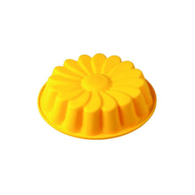 Load image into Gallery viewer, Pavoni Platinum Silicone Daisy Cake Mould, Noval Shape