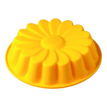 Load image into Gallery viewer, Pavoni Platinum Silicone Daisy Cake Mould, Noval Shape