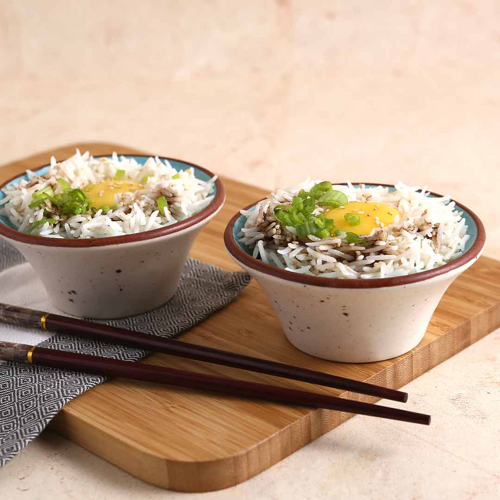 Thermos-style Japanese rice and soup bowls serve piping hot food